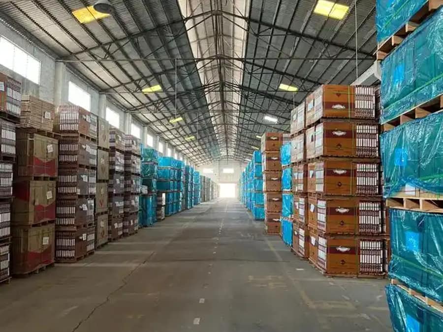 Wholesale tile warehouse stocked with pallet-scale porcelain tiles