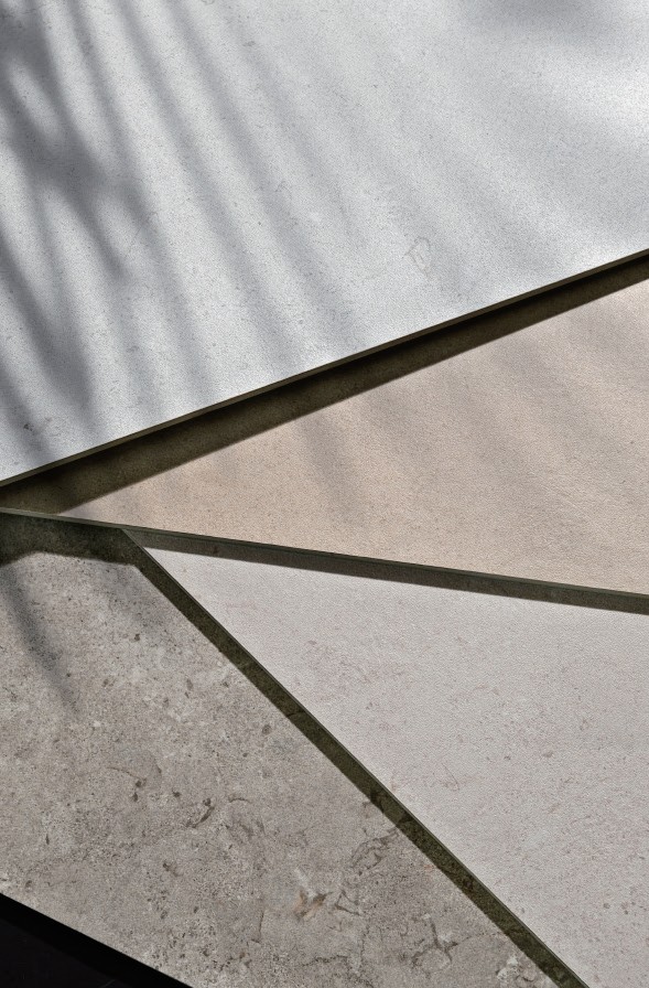GEM ROCK porcelain tile surface in interior application